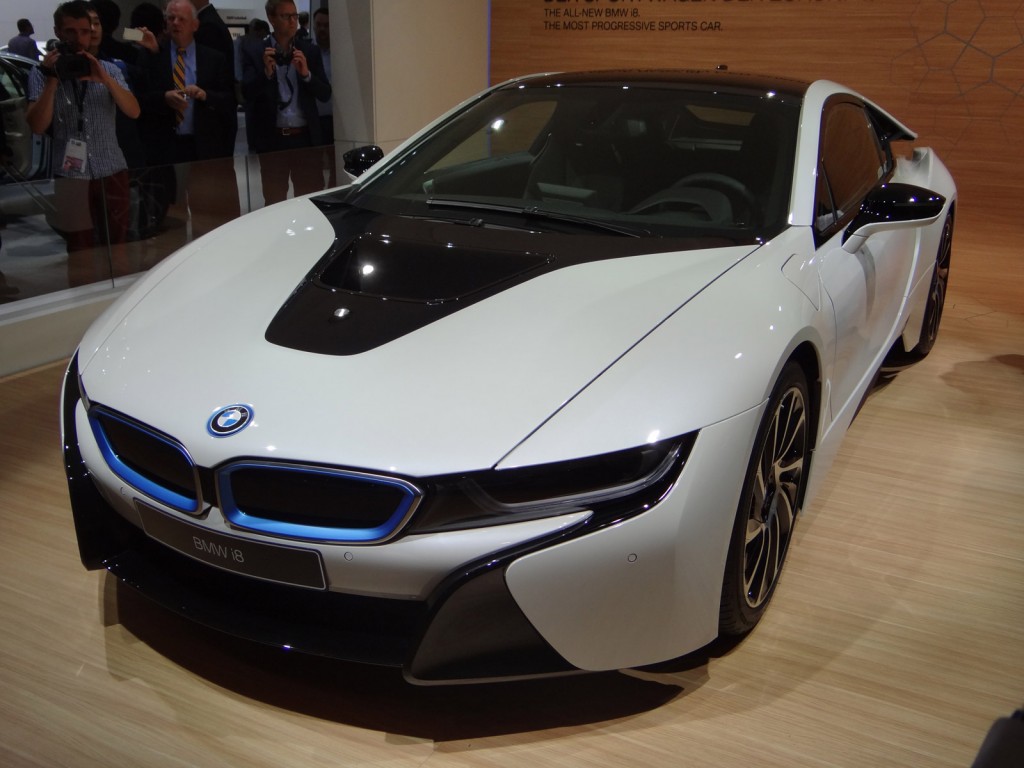 یک BMW i8 چقدر در ایران آب می‌خورد؟