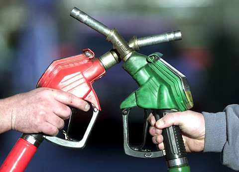 کاهش موج مصرف بنزین در کشور
