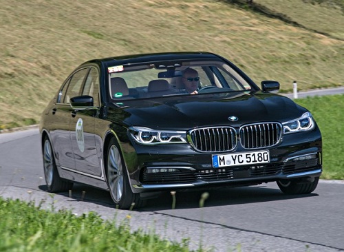 این BMW در هر 100 کیلومتر 2.5 لیتر بنزین مصرف دارد