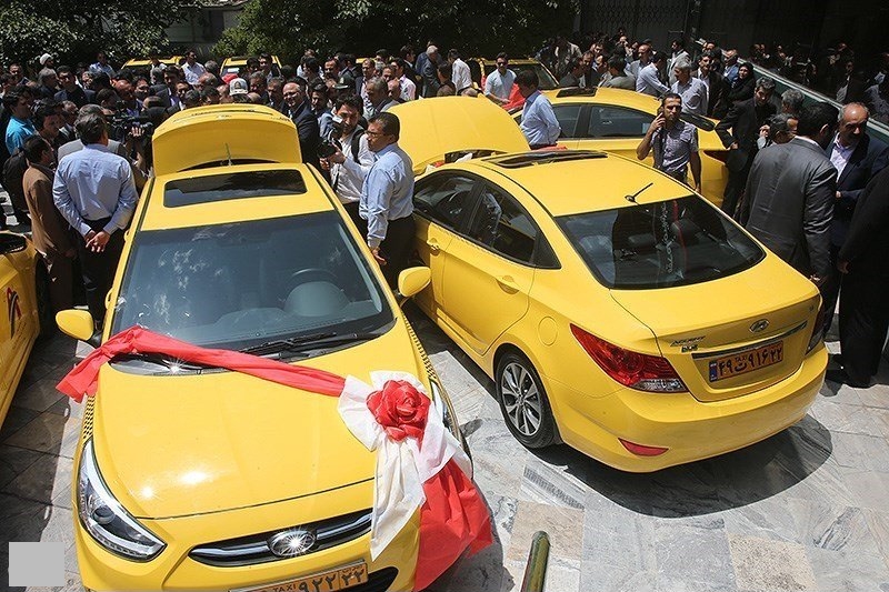 ۱۰ تاکسی پلاک اروند در آبادان رونمایی شد