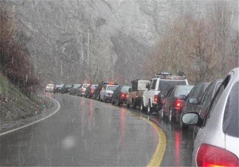 ترافیک سنگین و بارش باران در جاده‌های کشور