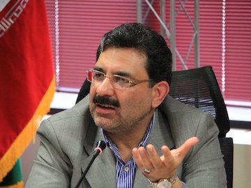 معاون شهردار تهران عدم تجهیز خودروها به لوازم زمستانی را عامل اصلی ترافیک امروز دانست