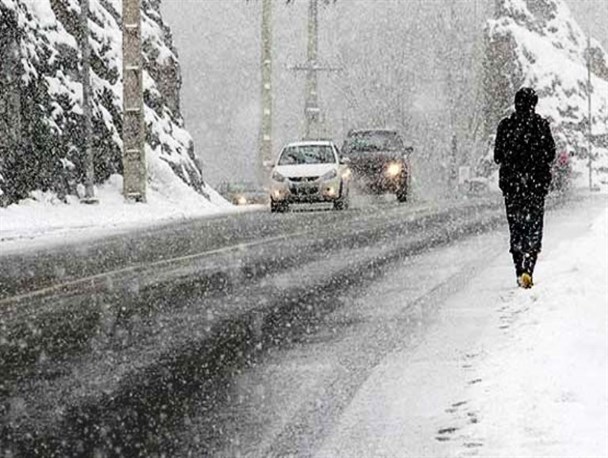 زمین گیر شدن بیش از 350خودرو در محورهای کوهستانی مازندران