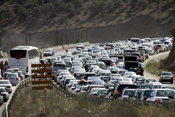 ترافیک خودروها در محدوده منجیل، سنگین و کند است