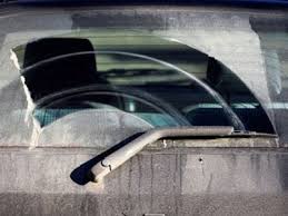 علل ایجاد لایه چربی و آلودگی بر روی شیشه خودرو