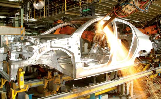 هیولای هزارسرِ مشکلات بر سر راه خودروسازان داخلی