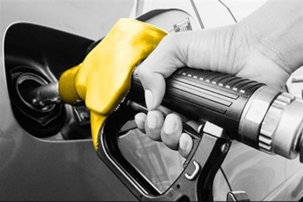زارع: سال آینده قیمت بنزین تغییر نمی‌کند