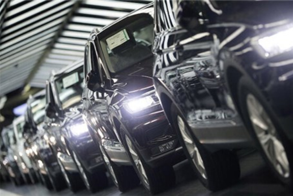 وزارت صنعت از عرضه خودرو در بورس کالا حمایت می‌کند