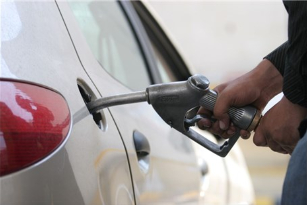 بحث بنزین سه نرخی مطرح نیست