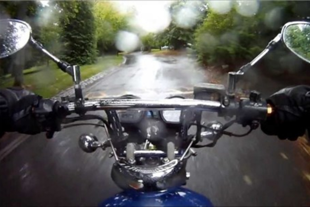 هشدار پلیس به موتورسیکلت سواران برای روزهای برف و بارانی
