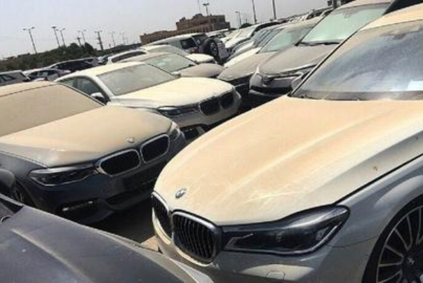 کشف پارکینگ میلیاردی از خودروهای لوکس در تهران (فیلم)