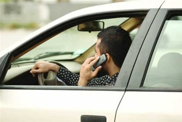 استفاده از تلفن همراه حین رانندگى چند نمره منفی دارد؟
