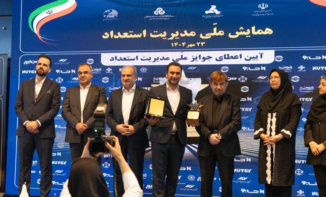 تندیس ملی مدیریت استعداد  به گروه ماموت و ویانا رسید