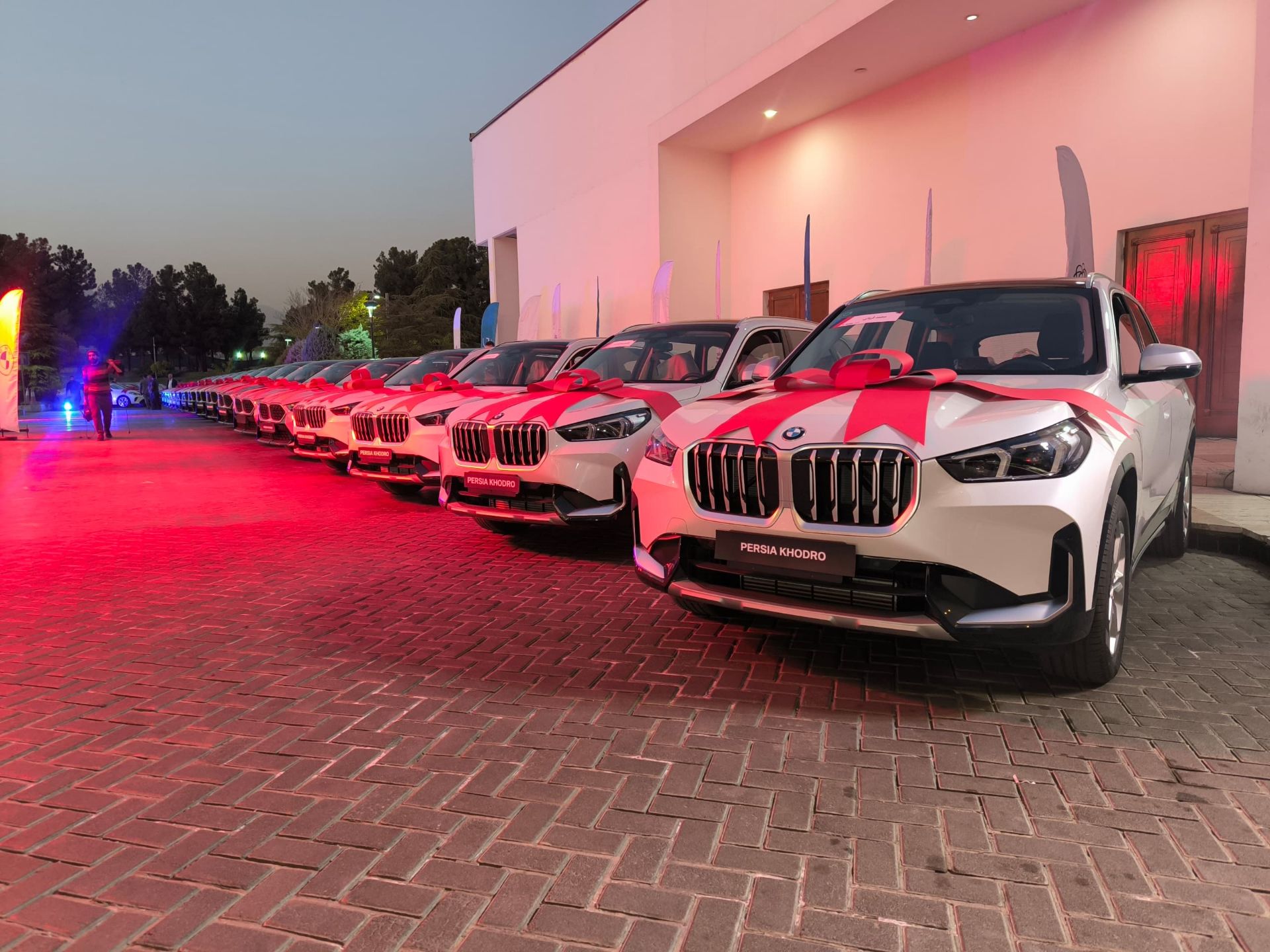 مدافعان وطن، BMWسوار شدند